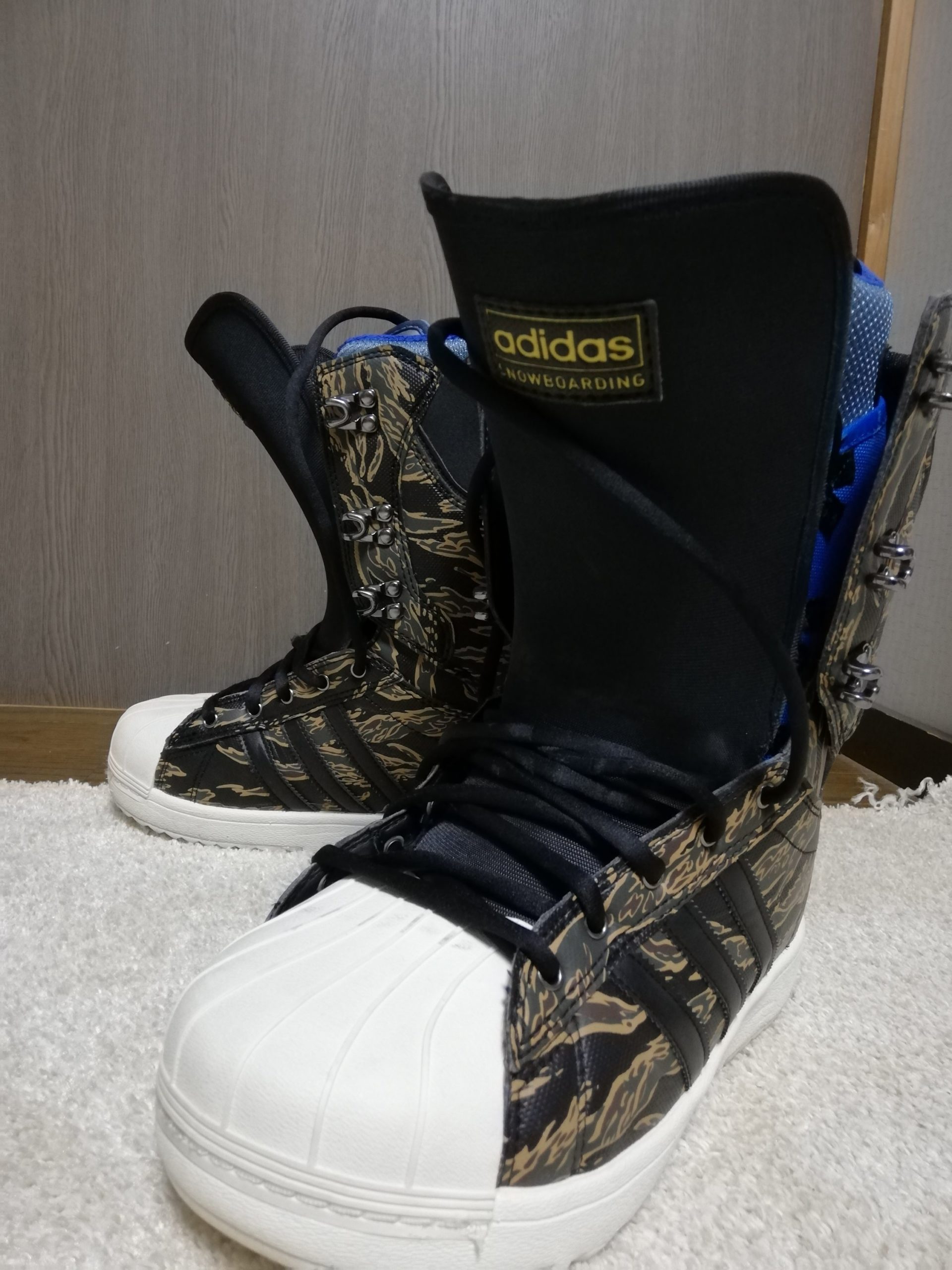 アディダス adidas スノーボードブーツ-
